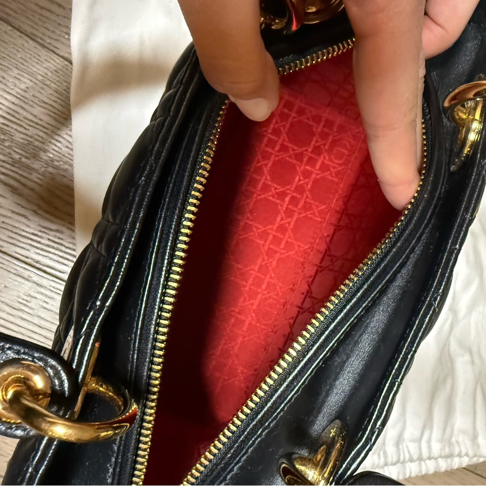 Dior Lady Dior handbag black with gold - Picture 7 of 10